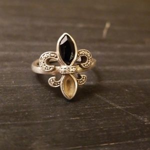 Treat Yo Self!! Fleur De Lis Ring size 5.5